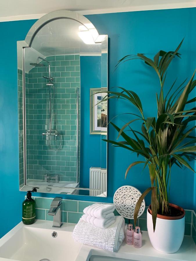 Sw Bed & Breakfast Swindon Esterno foto