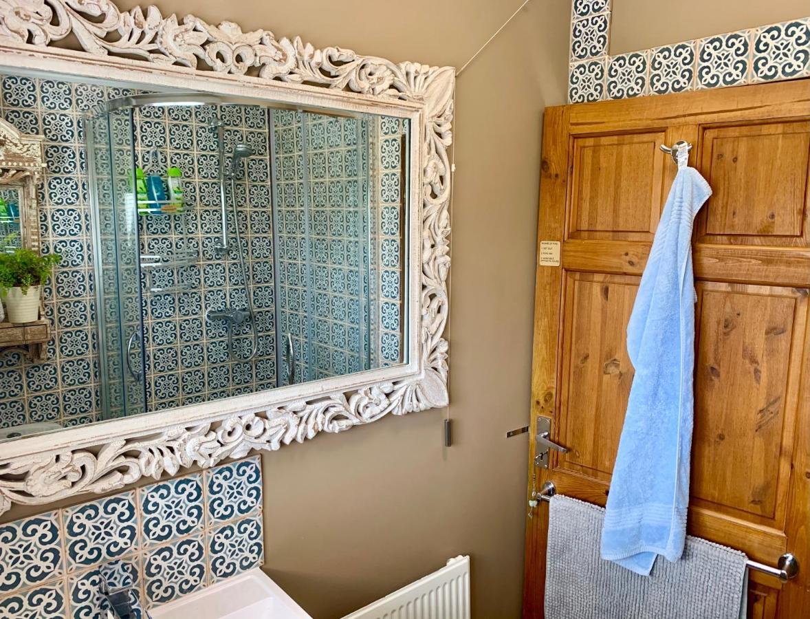 Sw Bed & Breakfast Swindon Esterno foto