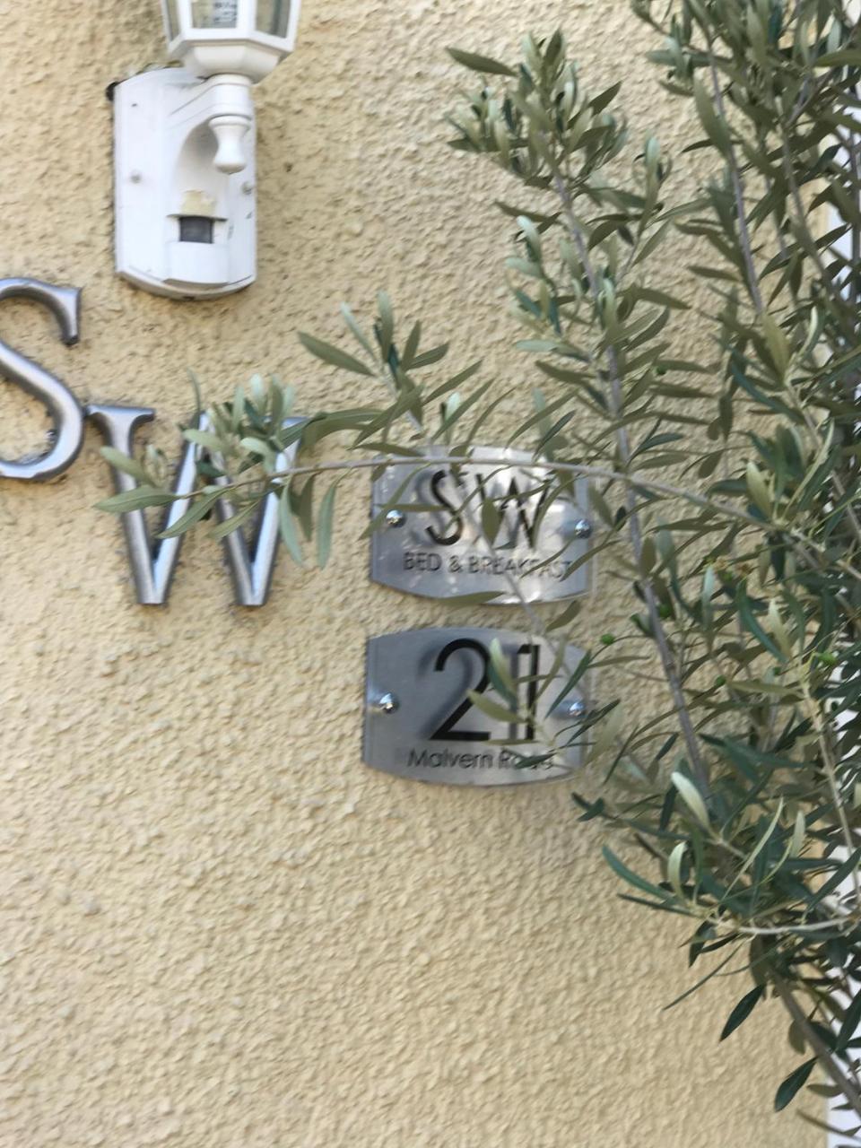 Sw Bed & Breakfast Swindon Esterno foto
