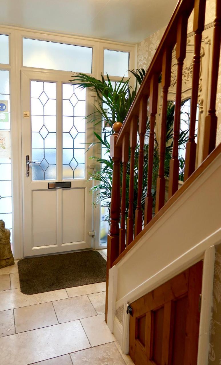 Sw Bed & Breakfast Swindon Esterno foto