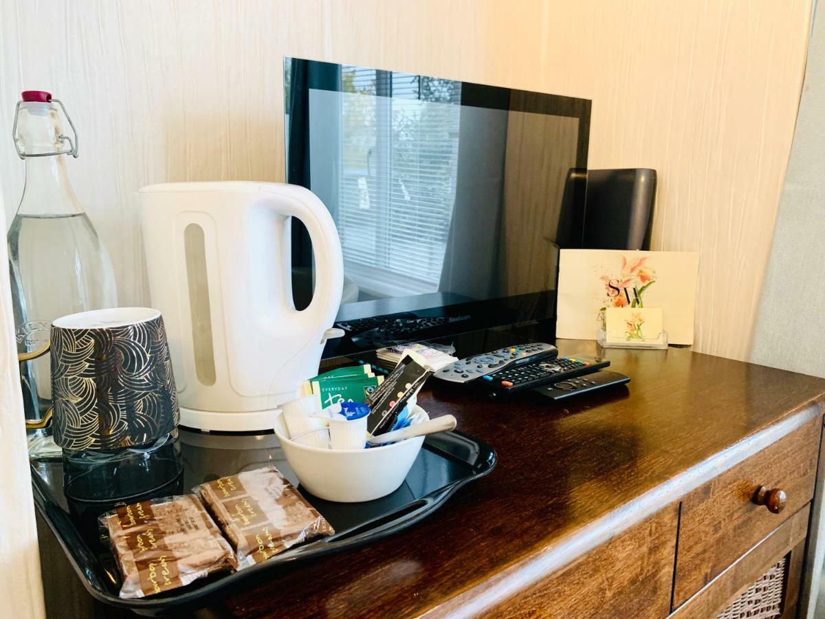 Sw Bed & Breakfast Swindon Esterno foto